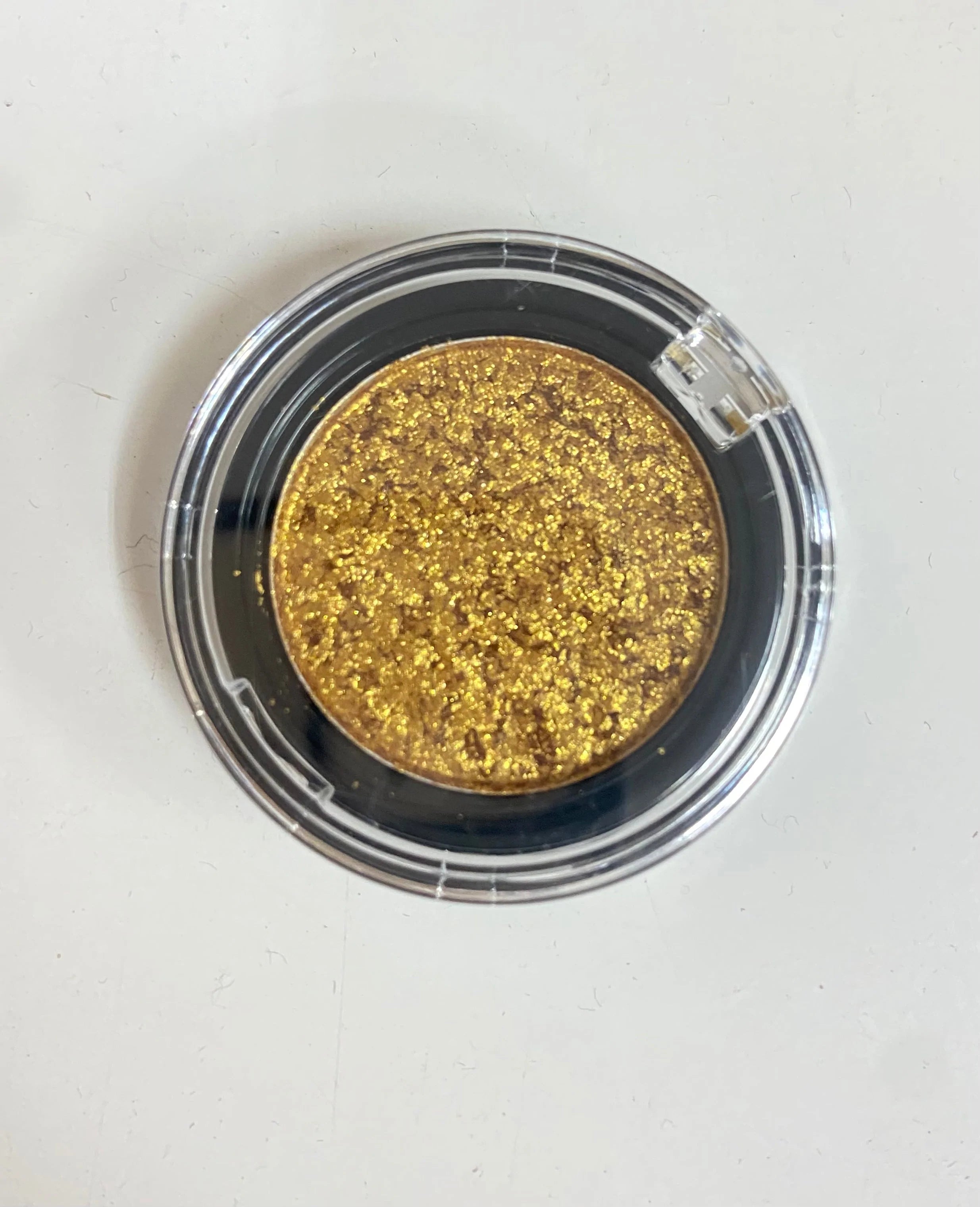 NYX UTOPIA GOLD EYESHADOW Anwar Store
