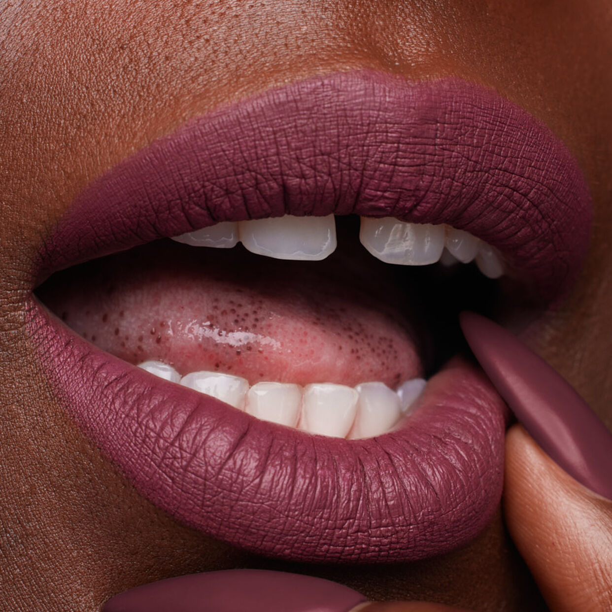 HUDABEAUTY Trophy Wife Rose Wood Liquid Lipstick 5ML