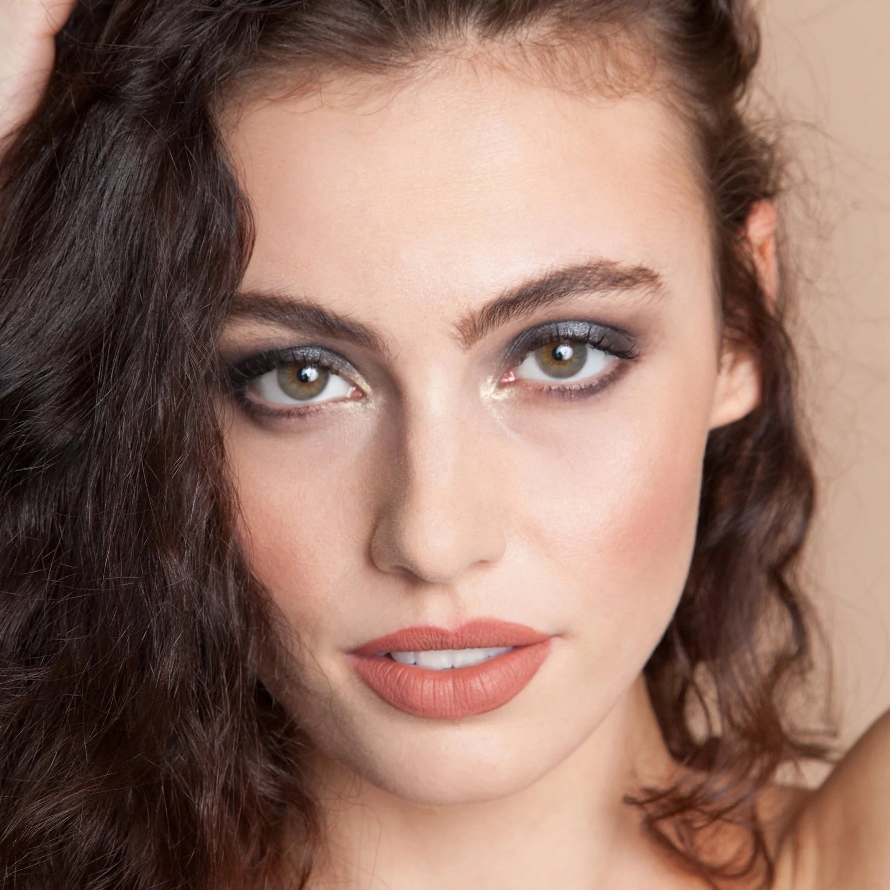 the Balm RELIABLE MEET MATT(E) HUGHES Mini Long-Lasting Liquid Lipstick 1.2 mL Anwar Store