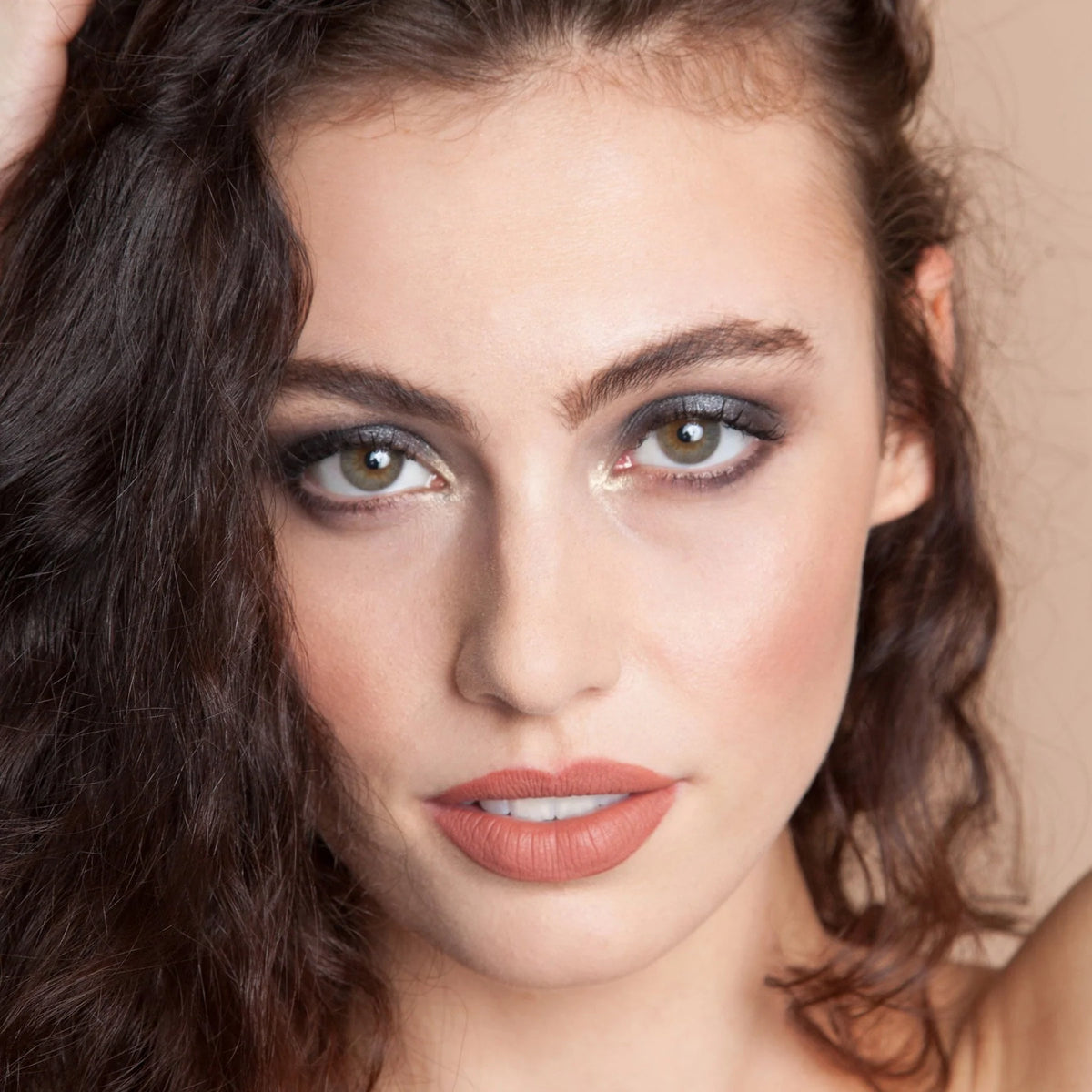 the Balm RELIABLE MEET MATT(E) HUGHES Mini Long-Lasting Liquid Lipstick 1.2 mL Anwar Store